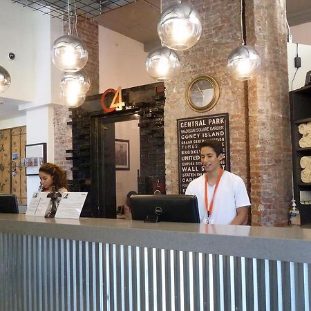 Q4 Hotel And Hostel นิวยอร์ก ภายนอก รูปภาพ