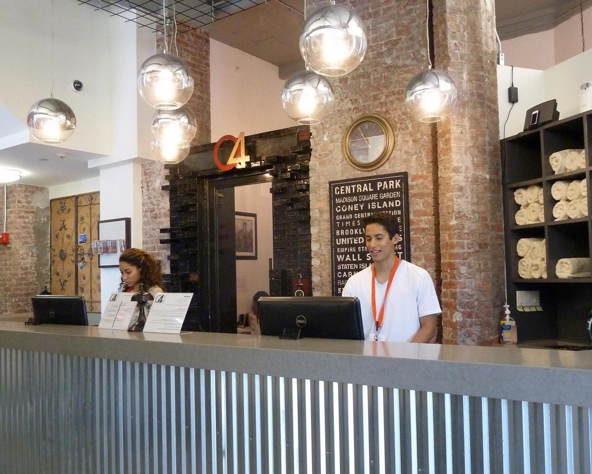 Q4 Hotel And Hostel นิวยอร์ก ภายนอก รูปภาพ