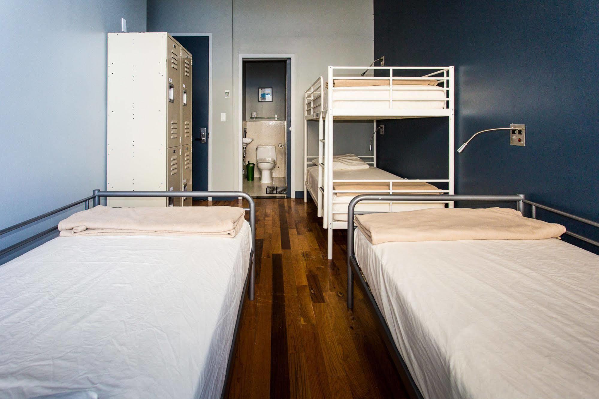 Q4 Hotel And Hostel นิวยอร์ก ภายนอก รูปภาพ