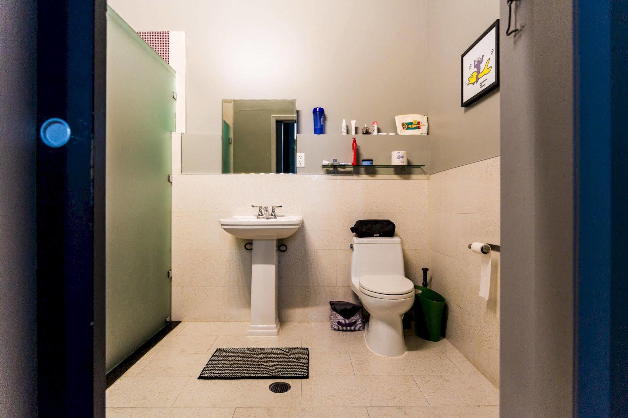 Q4 Hotel And Hostel นิวยอร์ก ภายนอก รูปภาพ